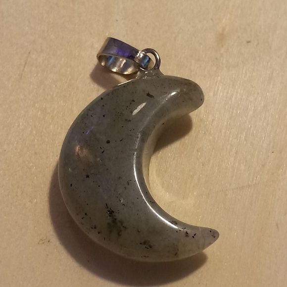 Labradorite moon pendant - Picture 9 of 13